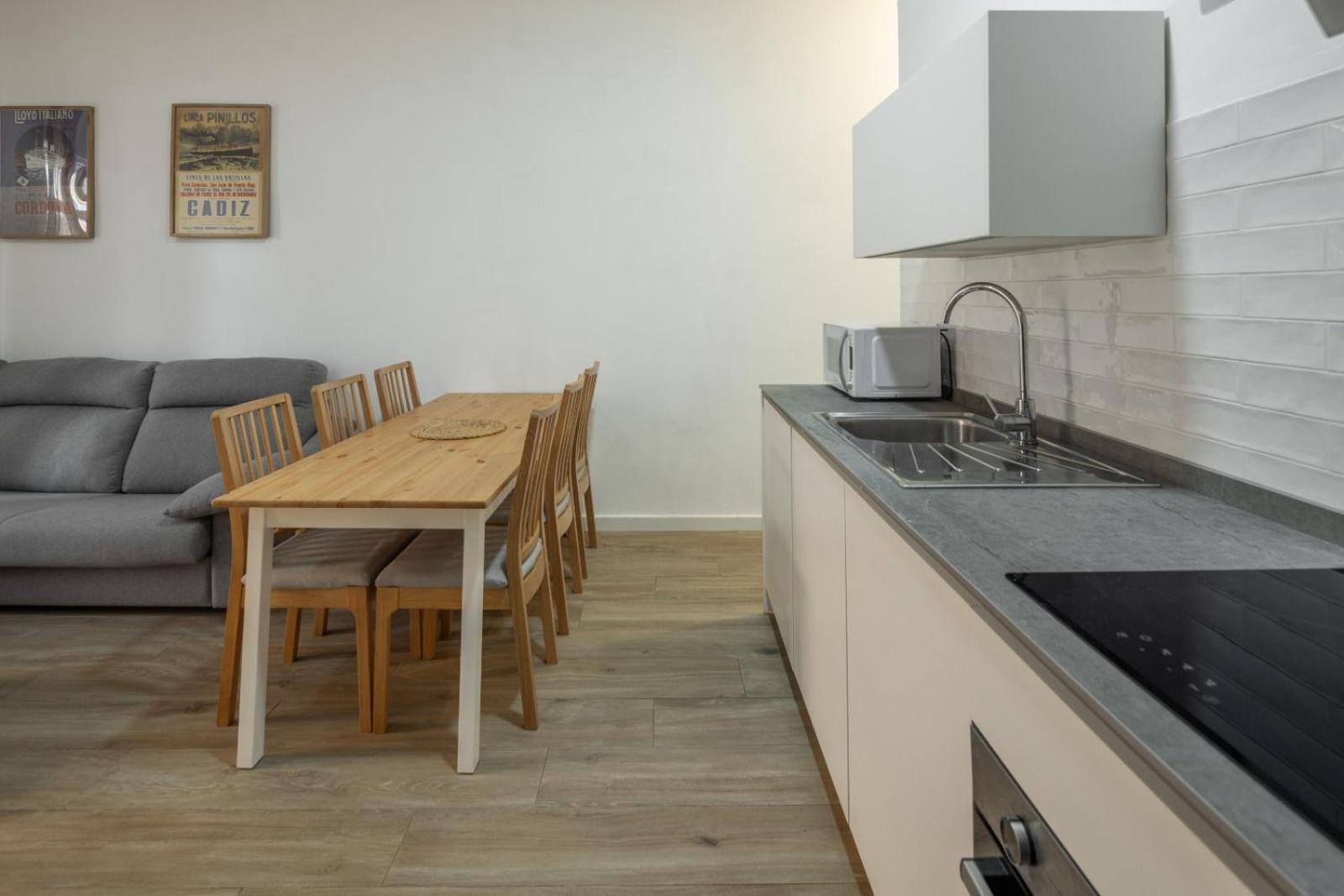 Piso Nuevo En Pleno Centro De Cadiz, Calle Plocia Appartement *